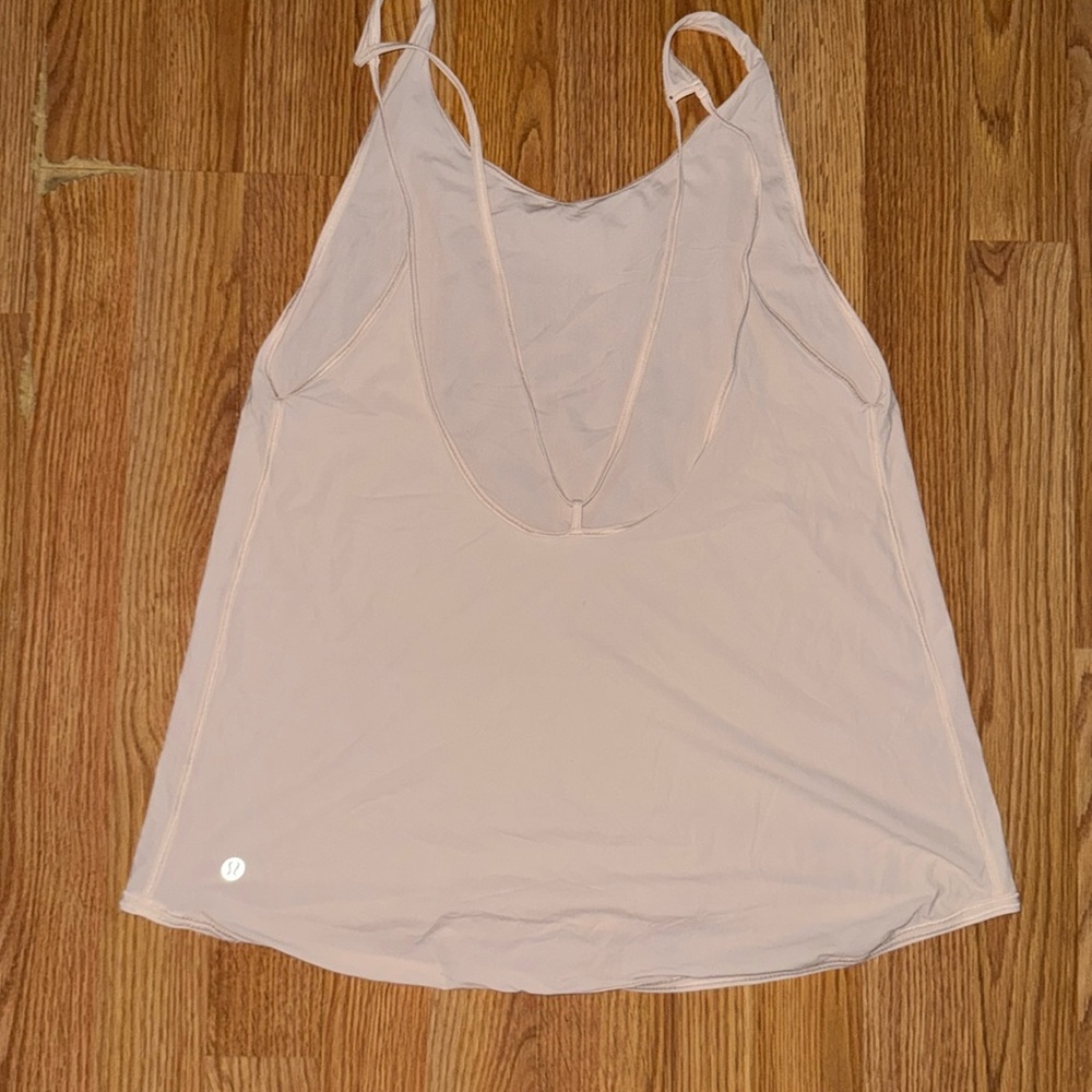 Bundle of 4 Lululemon tanks - Picture 9 of 10
